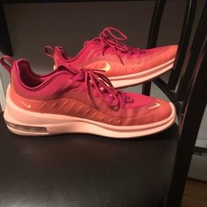 EUC Nike air Max’s